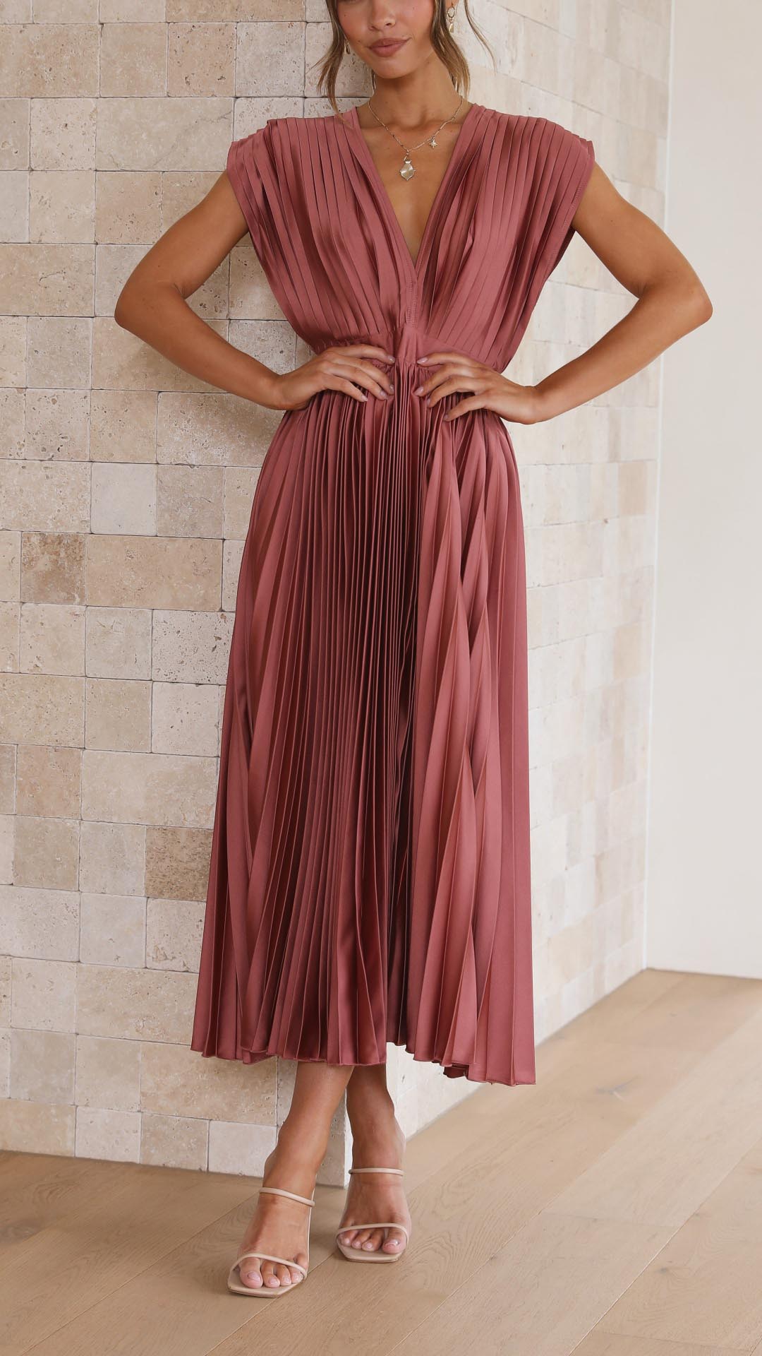 Elegant Pleated Maxi Dress for Women - Timeless Summer Style 1