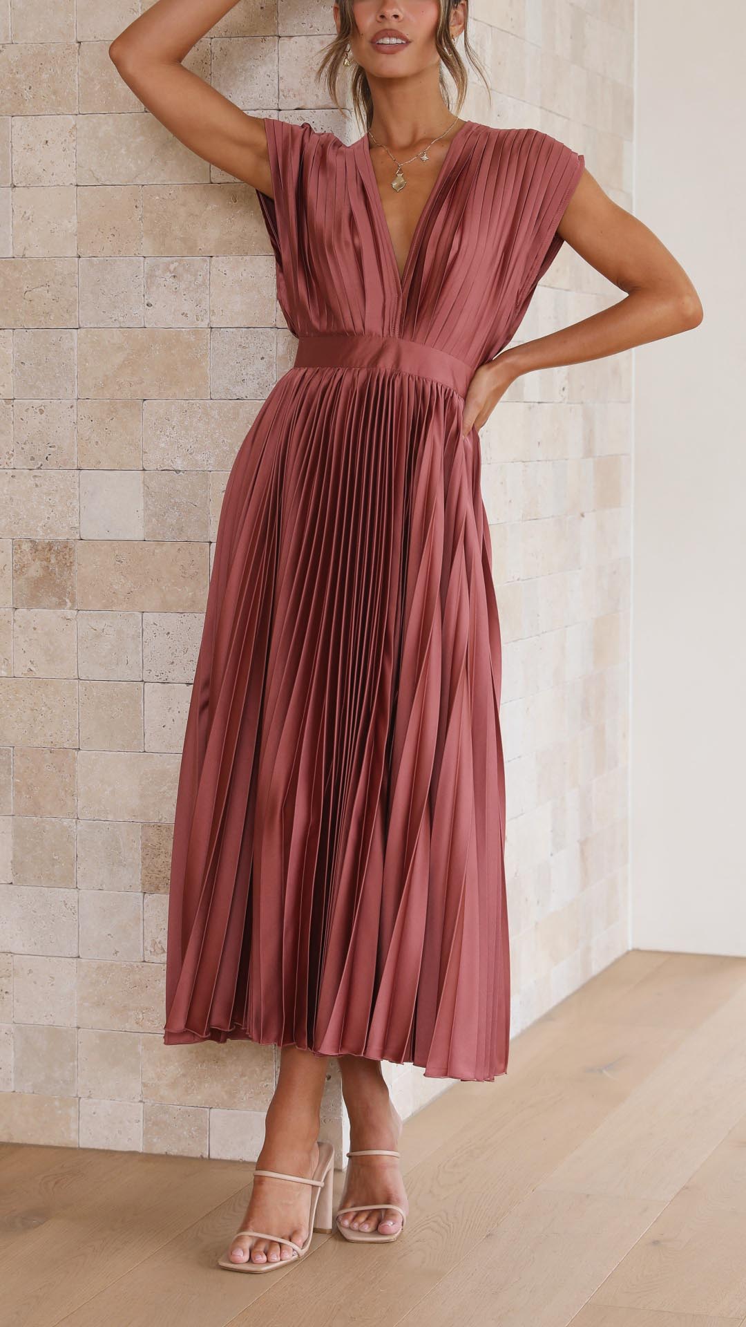 Elegant Pleated Maxi Dress for Women - Timeless Summer Style 2