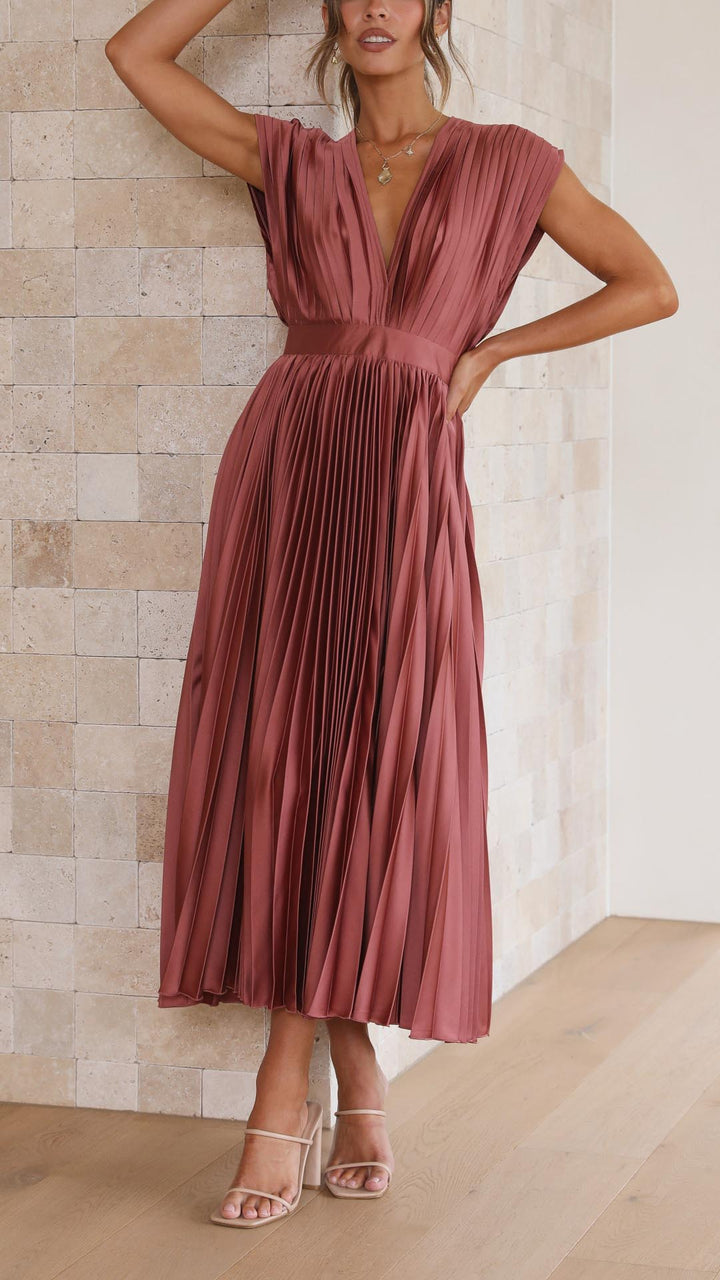 Elegant Pleated Maxi Dress for Women - Timeless Summer Style 2