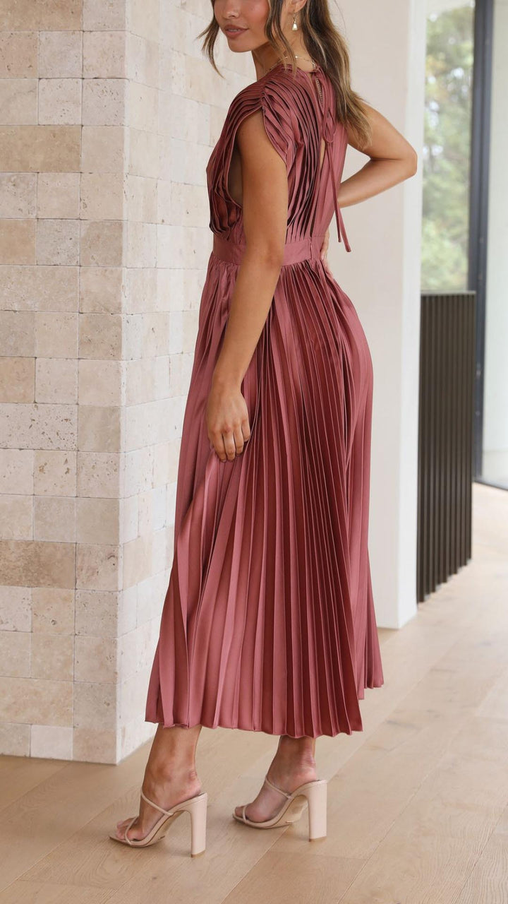 Elegant Pleated Maxi Dress for Women - Timeless Summer Style 3