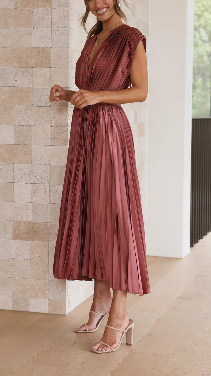 Elegant Pleated Maxi Dress for Women - Timeless Summer Style 4