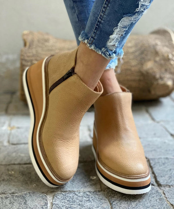 Elegant Waterproof Boots for Women - Stylish and Functional Footwear 3