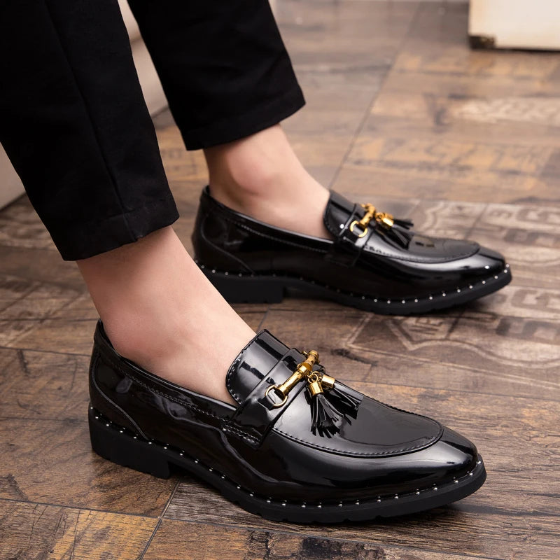 Elegant Women's Loafers with Glossy Finish and Gold Accents - Stylish Comfort for Any Occasion 0