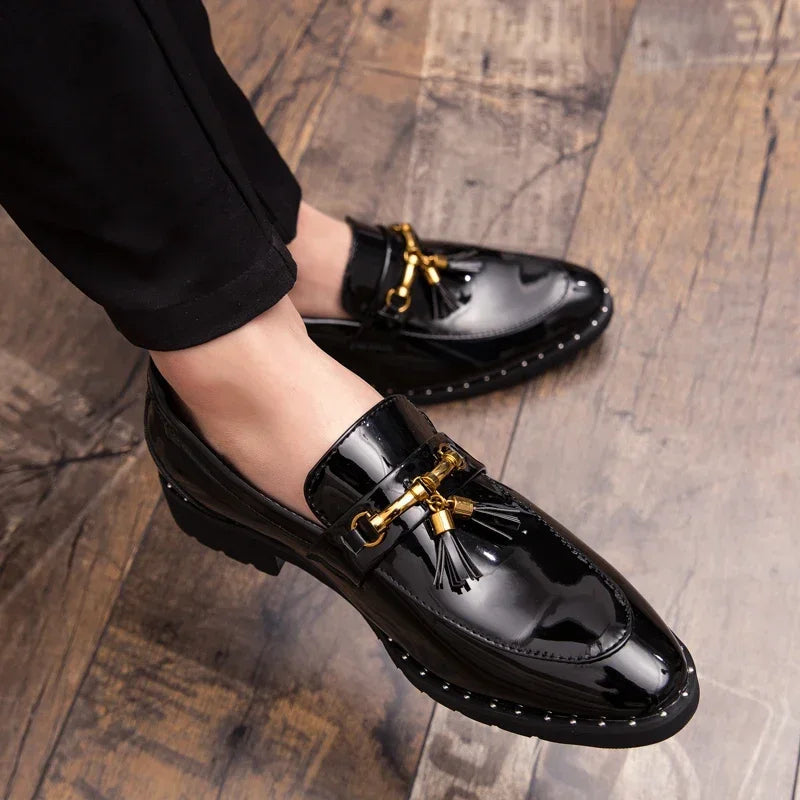 Elegant Women's Loafers with Glossy Finish and Gold Accents - Stylish Comfort for Any Occasion 3