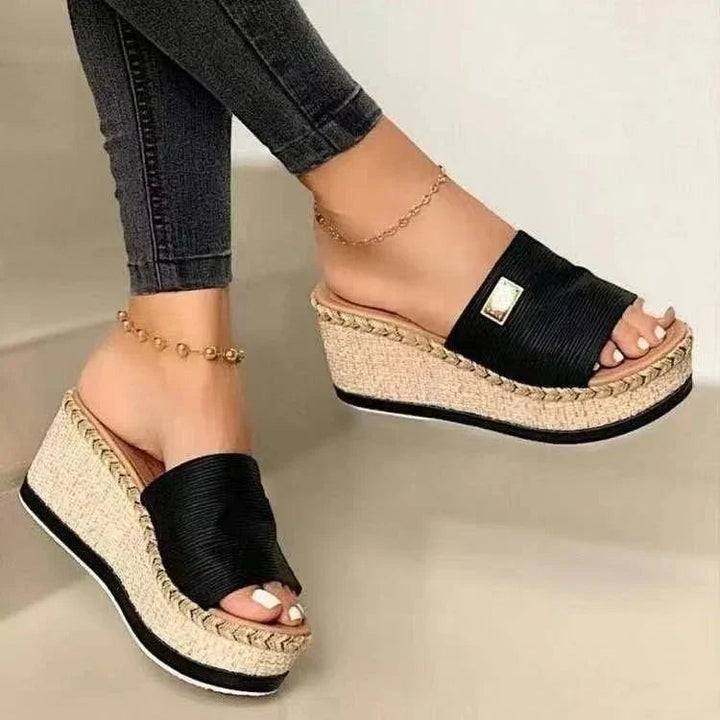 Elegant Women's Orthopedic Sandals for Summer Comfort - Stylish and Lightweight Summer Footwear 1